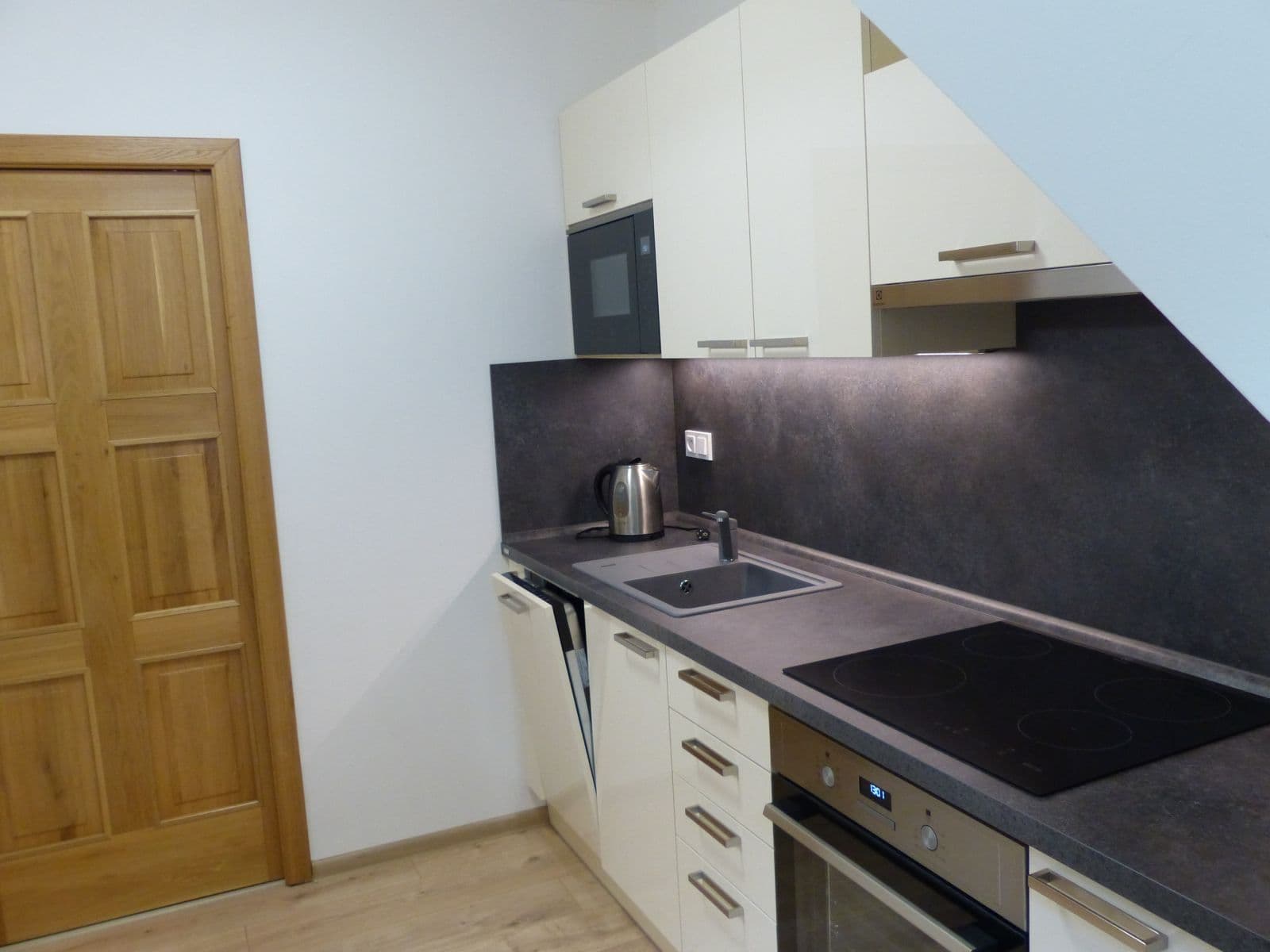 Pronájem bytu 2+1 68 m², Ondřejská, Karlovy Vary, Karlovarský kraj Pronájem bytu 2+1 68 m², Ondřejská, Karlovy Vary, Karlovarský kraj