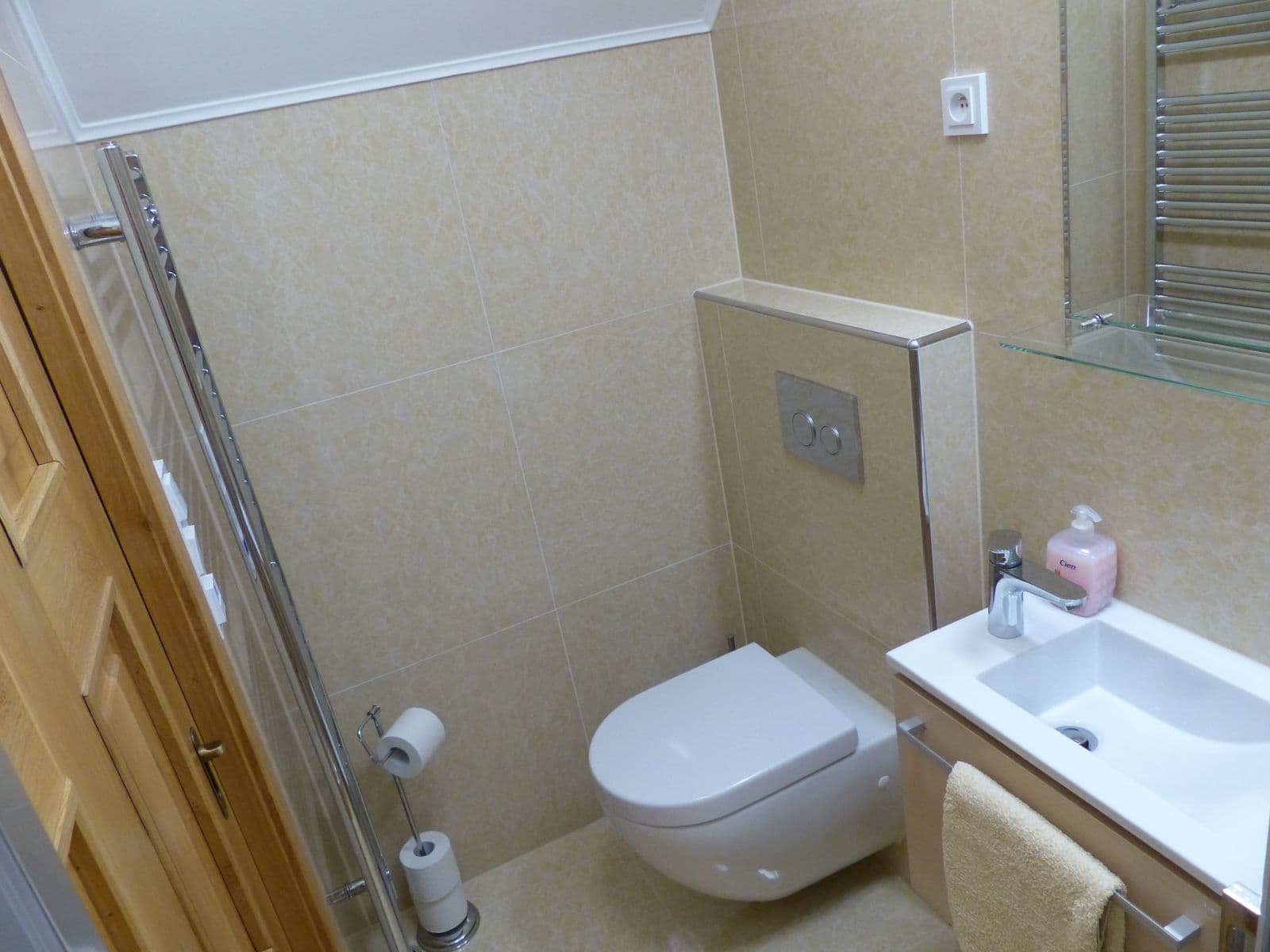 Pronájem bytu 2+1 68 m², Ondřejská, Karlovy Vary, Karlovarský kraj Pronájem bytu 2+1 68 m², Ondřejská, Karlovy Vary, Karlovarský kraj