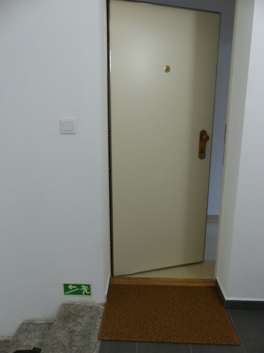 Pronájem bytu 2+1 68 m², Ondřejská, Karlovy Vary, Karlovarský kraj Pronájem bytu 2+1 68 m², Ondřejská, Karlovy Vary, Karlovarský kraj
