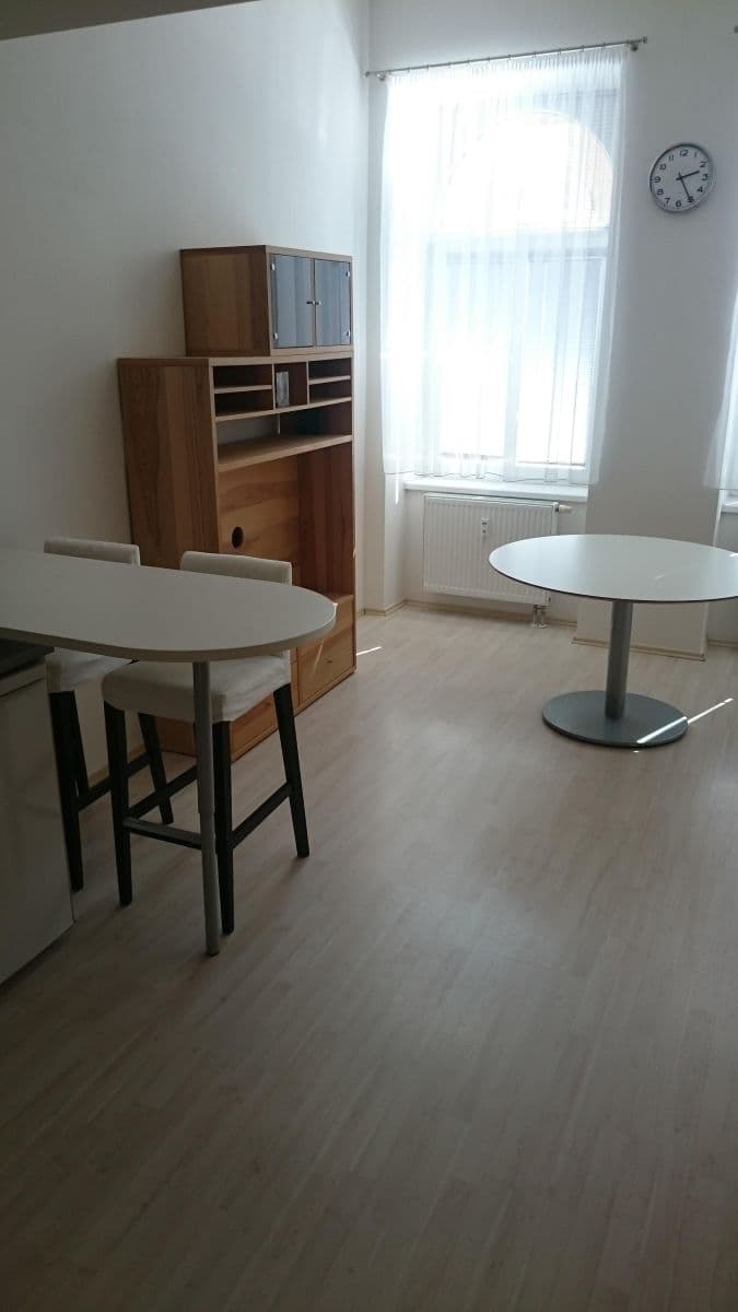 Pronájem bytu 1+kk 26 m², Čelakovského, Plzeň, Plzeňský kraj Pronájem bytu 1+kk 26 m², Čelakovského, Plzeň, Plzeňský kraj