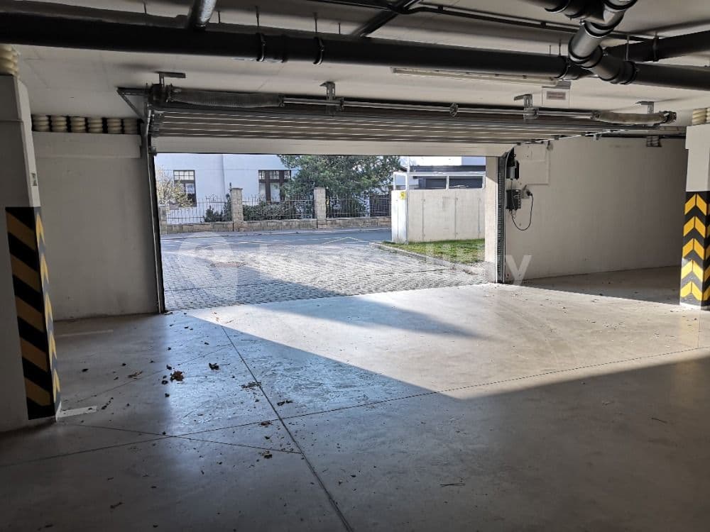Pronájem garáže 15 m², Mrštíkova, Praha, Praha Pronájem garáže 15 m², Mrštíkova, Praha, Praha