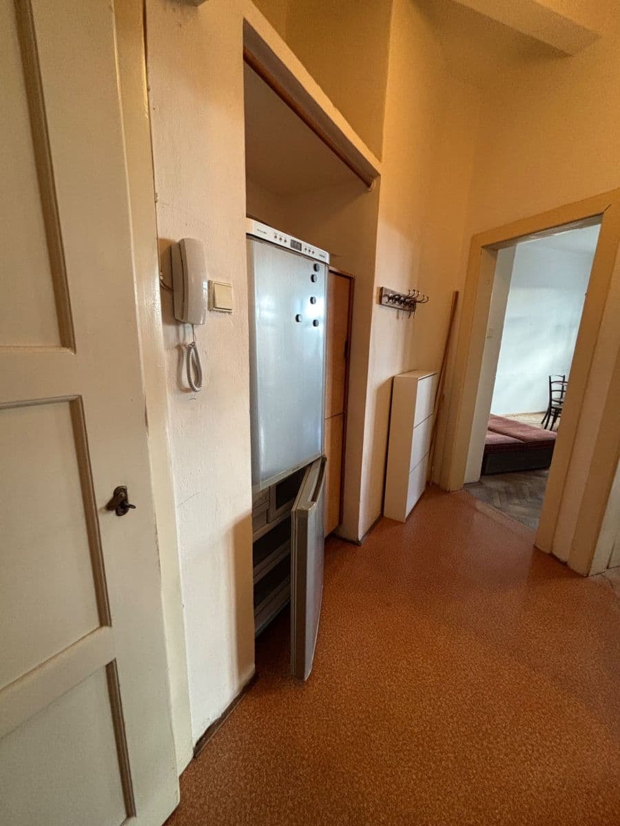 Pronájem bytu 1+1 40 m², Pod Lázní, Praha, Praha Pronájem bytu 1+1 40 m², Pod Lázní, Praha, Praha