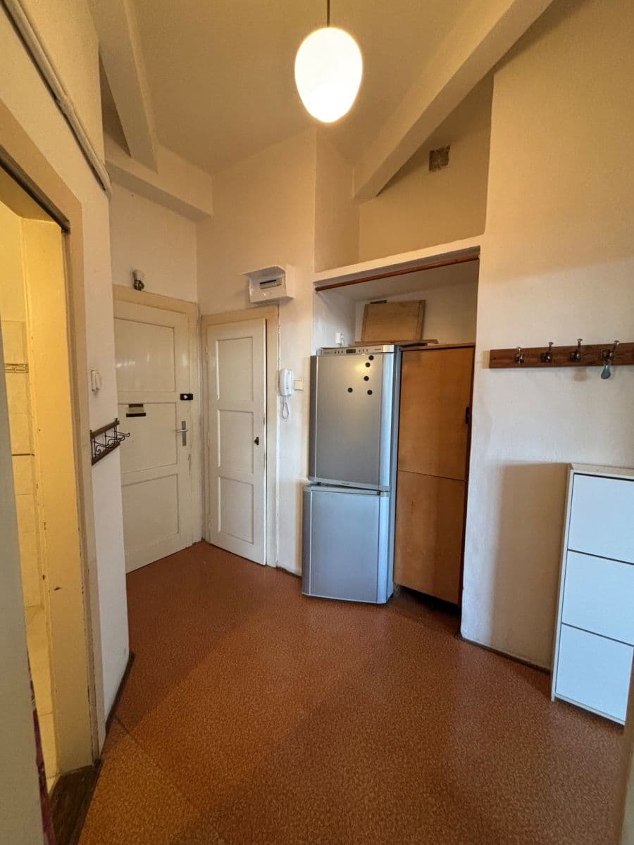 Pronájem bytu 1+1 40 m², Pod Lázní, Praha, Praha Pronájem bytu 1+1 40 m², Pod Lázní, Praha, Praha