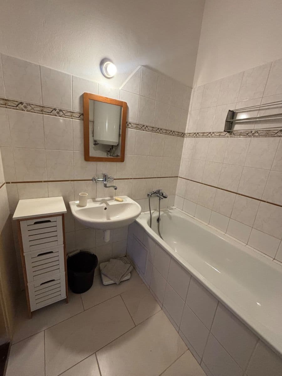 Pronájem bytu 1+1 40 m², Pod Lázní, Praha, Praha Pronájem bytu 1+1 40 m², Pod Lázní, Praha, Praha