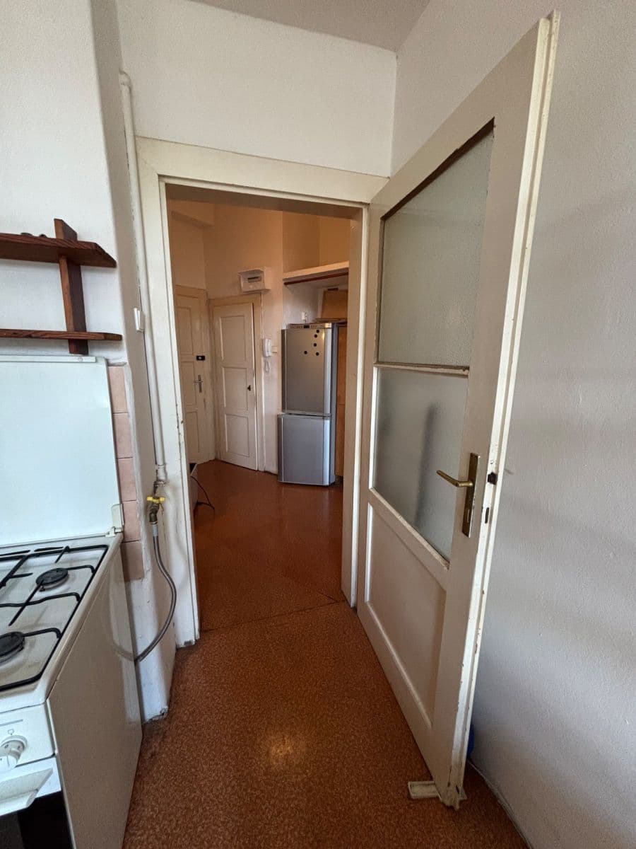 Pronájem bytu 1+1 40 m², Pod Lázní, Praha, Praha Pronájem bytu 1+1 40 m², Pod Lázní, Praha, Praha