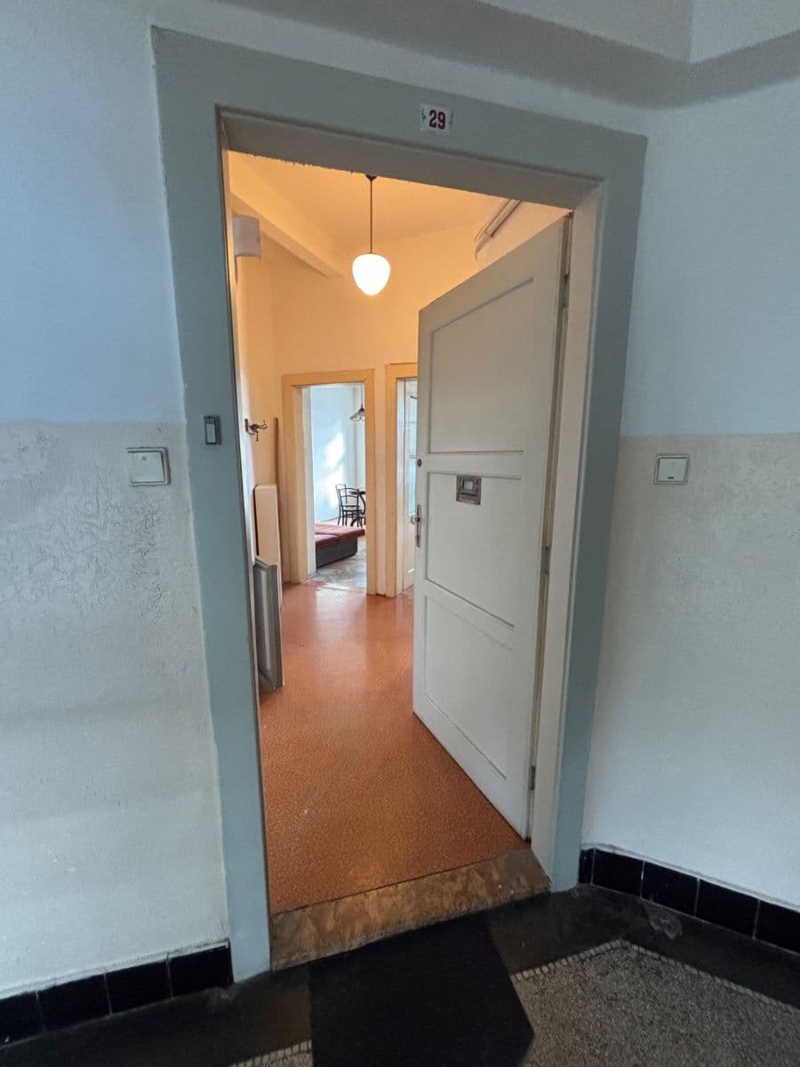 Pronájem bytu 1+1 40 m², Pod Lázní, Praha, Praha Pronájem bytu 1+1 40 m², Pod Lázní, Praha, Praha