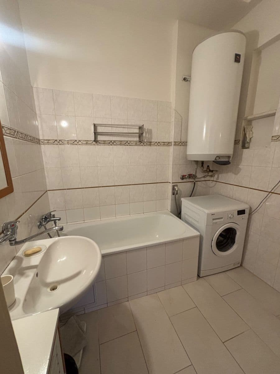 Pronájem bytu 1+1 40 m², Pod Lázní, Praha, Praha Pronájem bytu 1+1 40 m², Pod Lázní, Praha, Praha