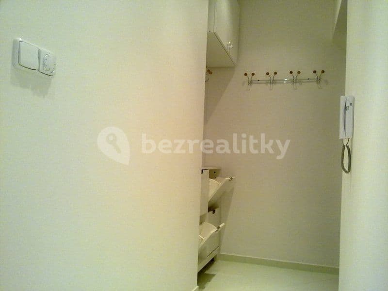 Pronájem bytu 1+kk 30 m², Tolstého, Praha, Praha Pronájem bytu 1+kk 30 m², Tolstého, Praha, Praha