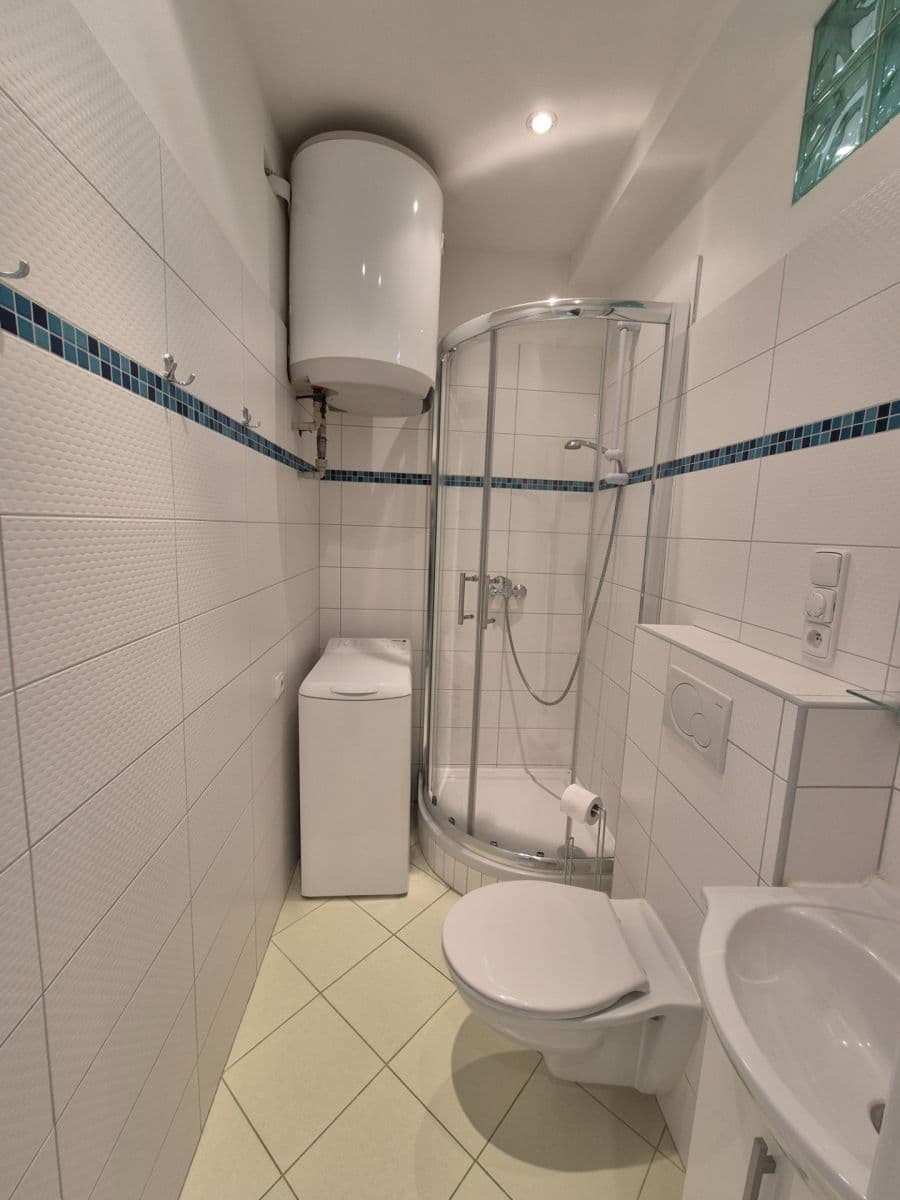 Pronájem bytu 1+kk 30 m², Tolstého, Praha, Praha Pronájem bytu 1+kk 30 m², Tolstého, Praha, Praha
