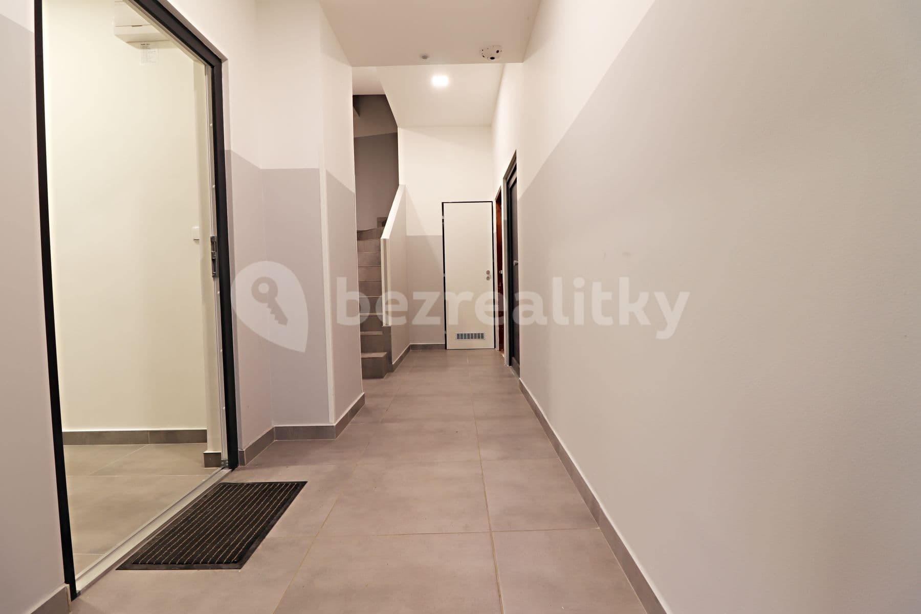 Pronájem bytu 1+kk 33 m², Nad Vápenkami, Kladno, Středočeský kraj Pronájem bytu 1+kk 33 m², Nad Vápenkami, Kladno, Středočeský kraj