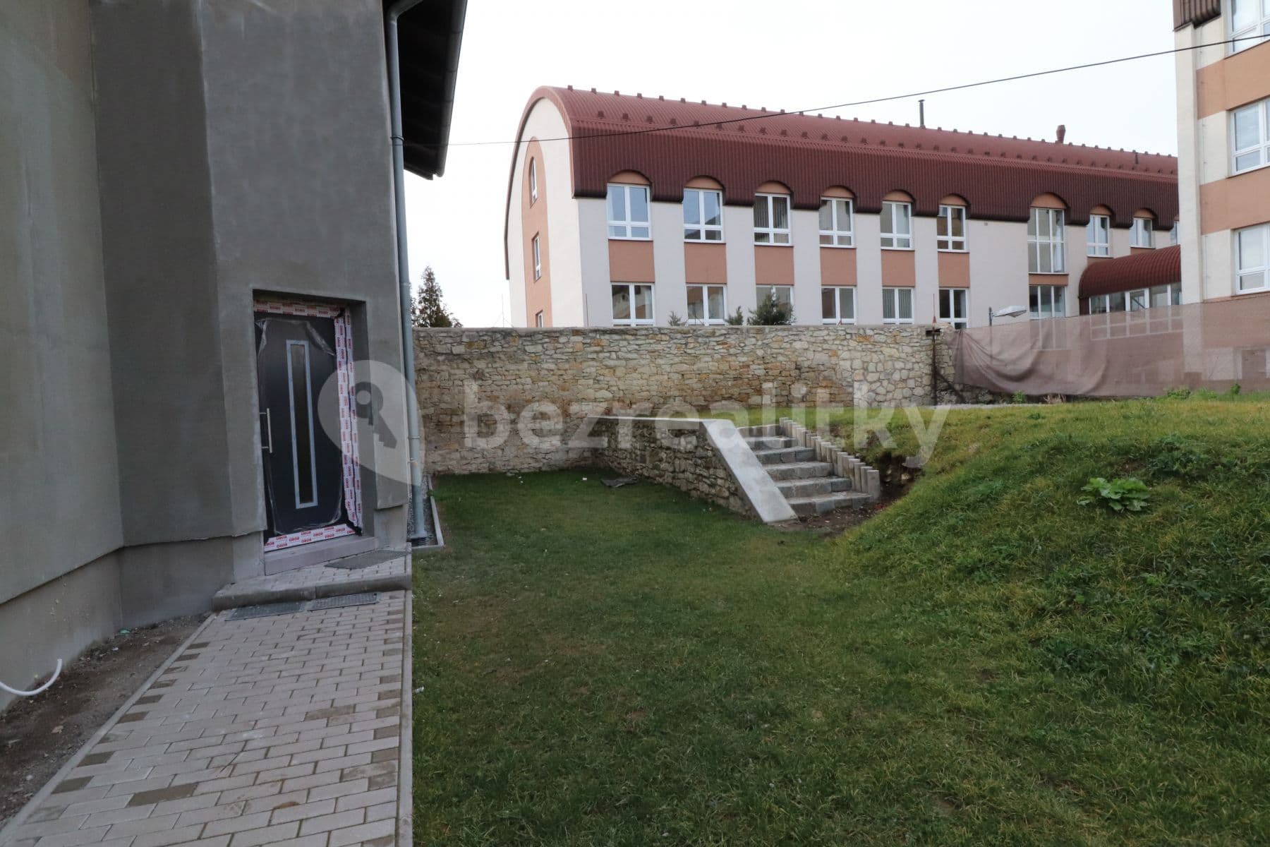 Pronájem bytu 1+kk 33 m², Nad Vápenkami, Kladno, Středočeský kraj Pronájem bytu 1+kk 33 m², Nad Vápenkami, Kladno, Středočeský kraj