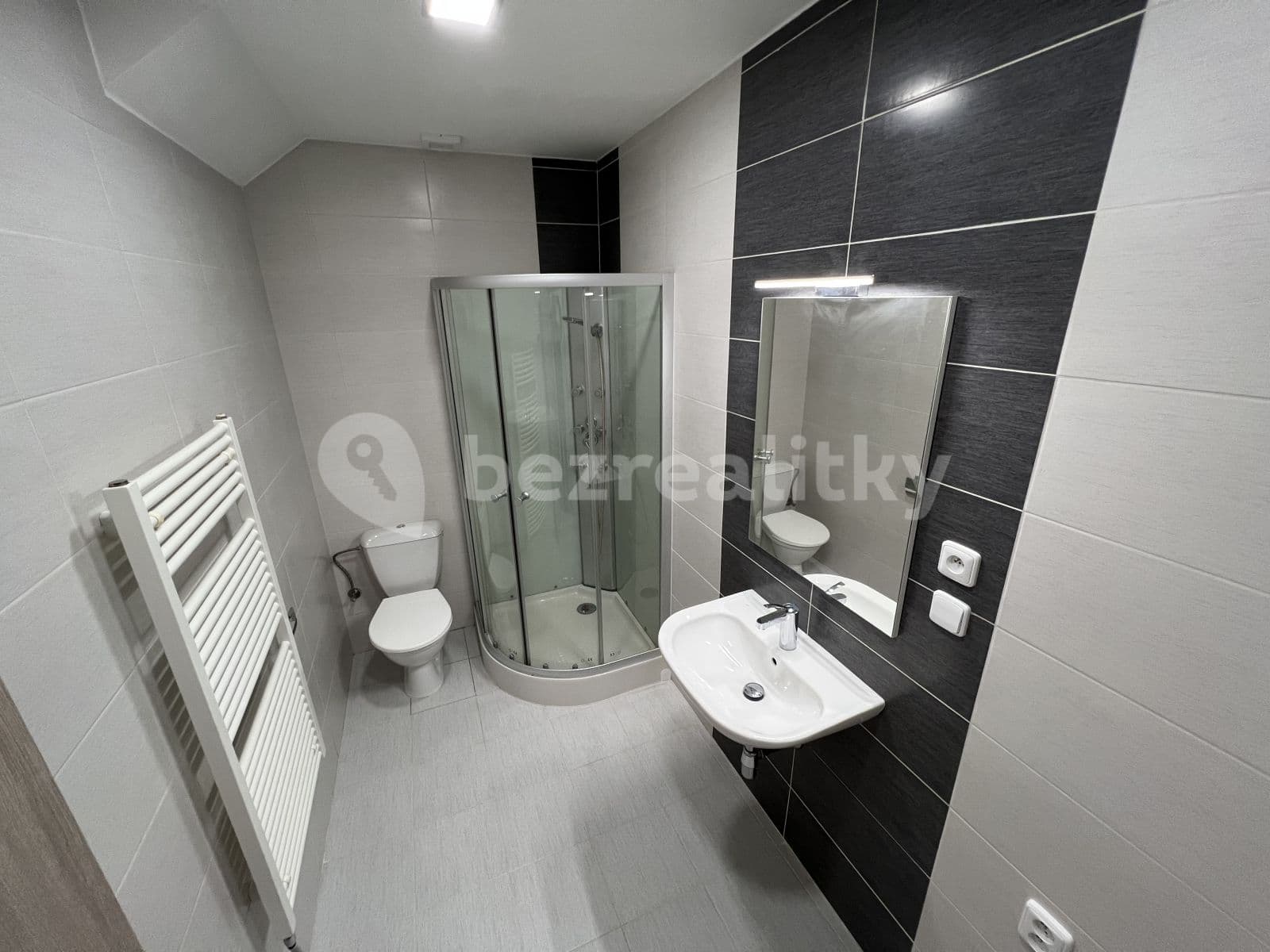 Pronájem bytu 1+kk 33 m², Nad Vápenkami, Kladno, Středočeský kraj Pronájem bytu 1+kk 33 m², Nad Vápenkami, Kladno, Středočeský kraj