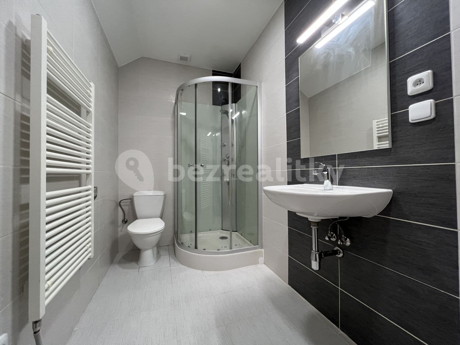 Pronájem bytu 1+kk 33 m², Nad Vápenkami, Kladno, Středočeský kraj Pronájem bytu 1+kk 33 m², Nad Vápenkami, Kladno, Středočeský kraj