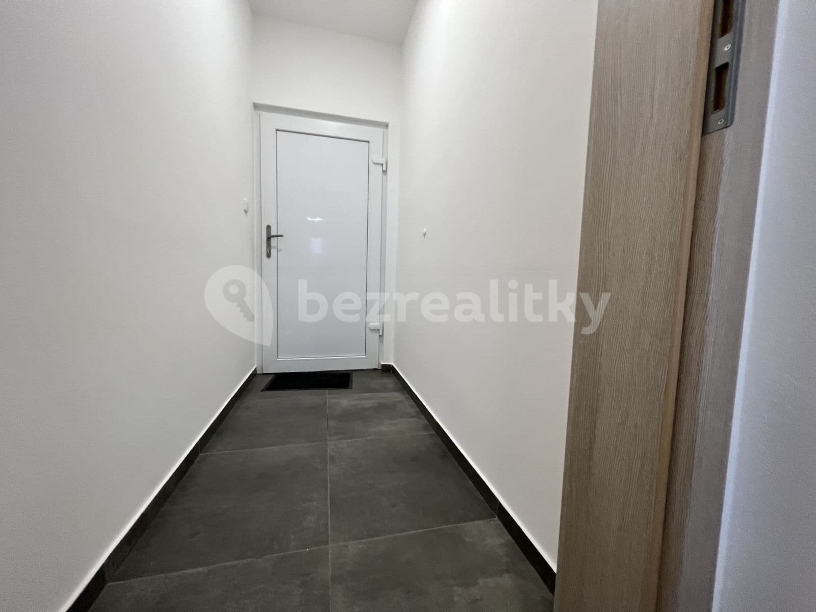 Pronájem bytu 1+kk 33 m², Nad Vápenkami, Kladno, Středočeský kraj Pronájem bytu 1+kk 33 m², Nad Vápenkami, Kladno, Středočeský kraj