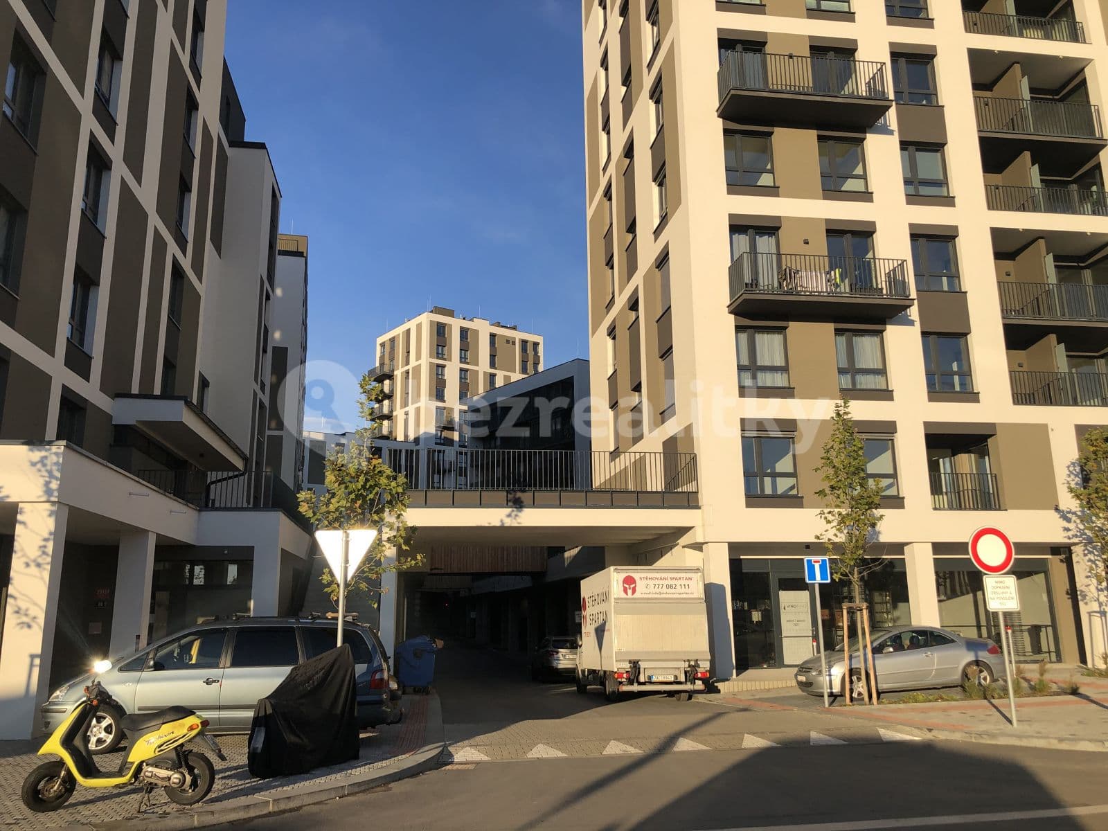 Pronájem garáže 18 m², Olgy Havlové, Praha, Praha Pronájem garáže 18 m², Olgy Havlové, Praha, Praha