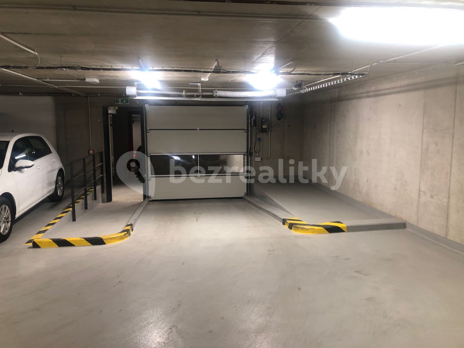 Pronájem garáže 18 m², Olgy Havlové, Praha, Praha Pronájem garáže 18 m², Olgy Havlové, Praha, Praha