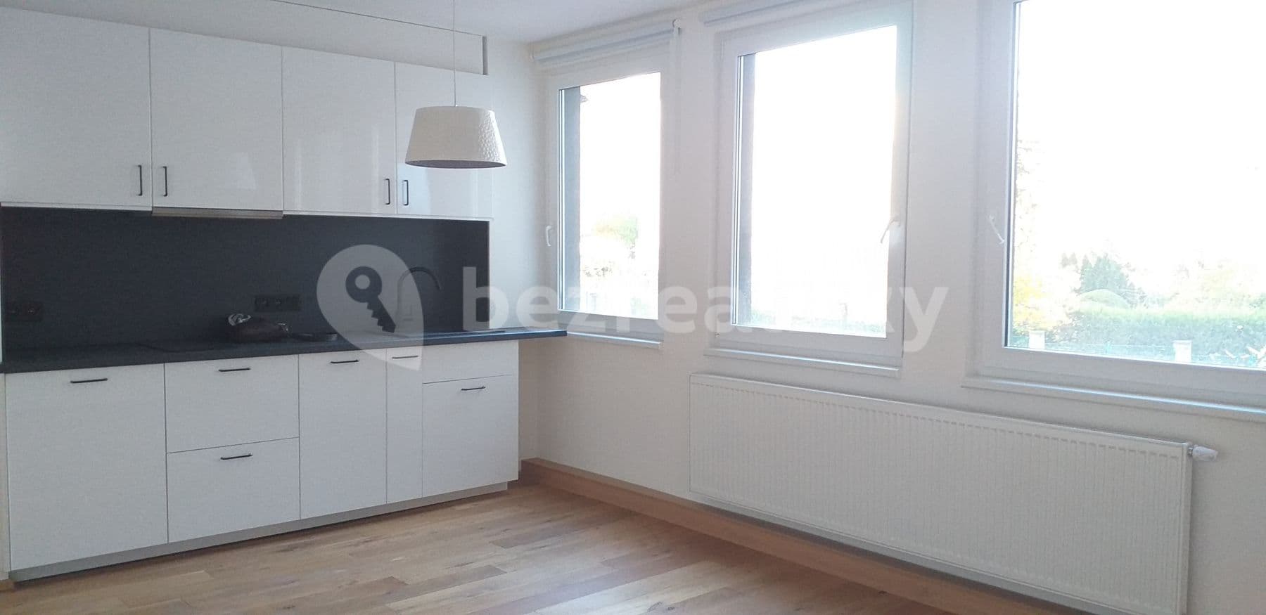 Pronájem bytu 1+kk 30 m², Perucká, Praha, Praha Pronájem bytu 1+kk 30 m², Perucká, Praha, Praha
