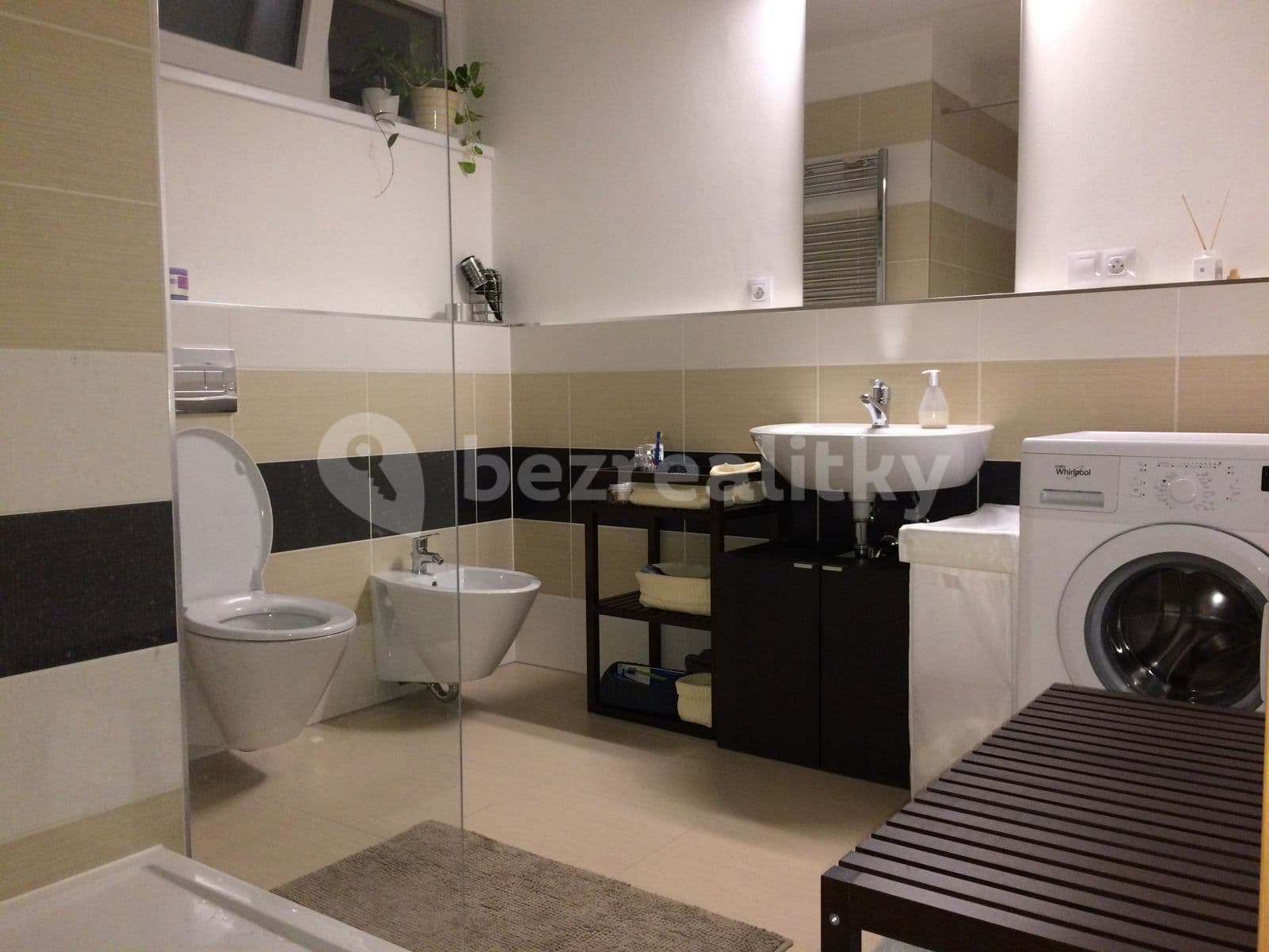 Pronájem bytu 2+kk 73 m², U Roháčových kasáren, Praha, Praha Pronájem bytu 2+kk 73 m², U Roháčových kasáren, Praha, Praha