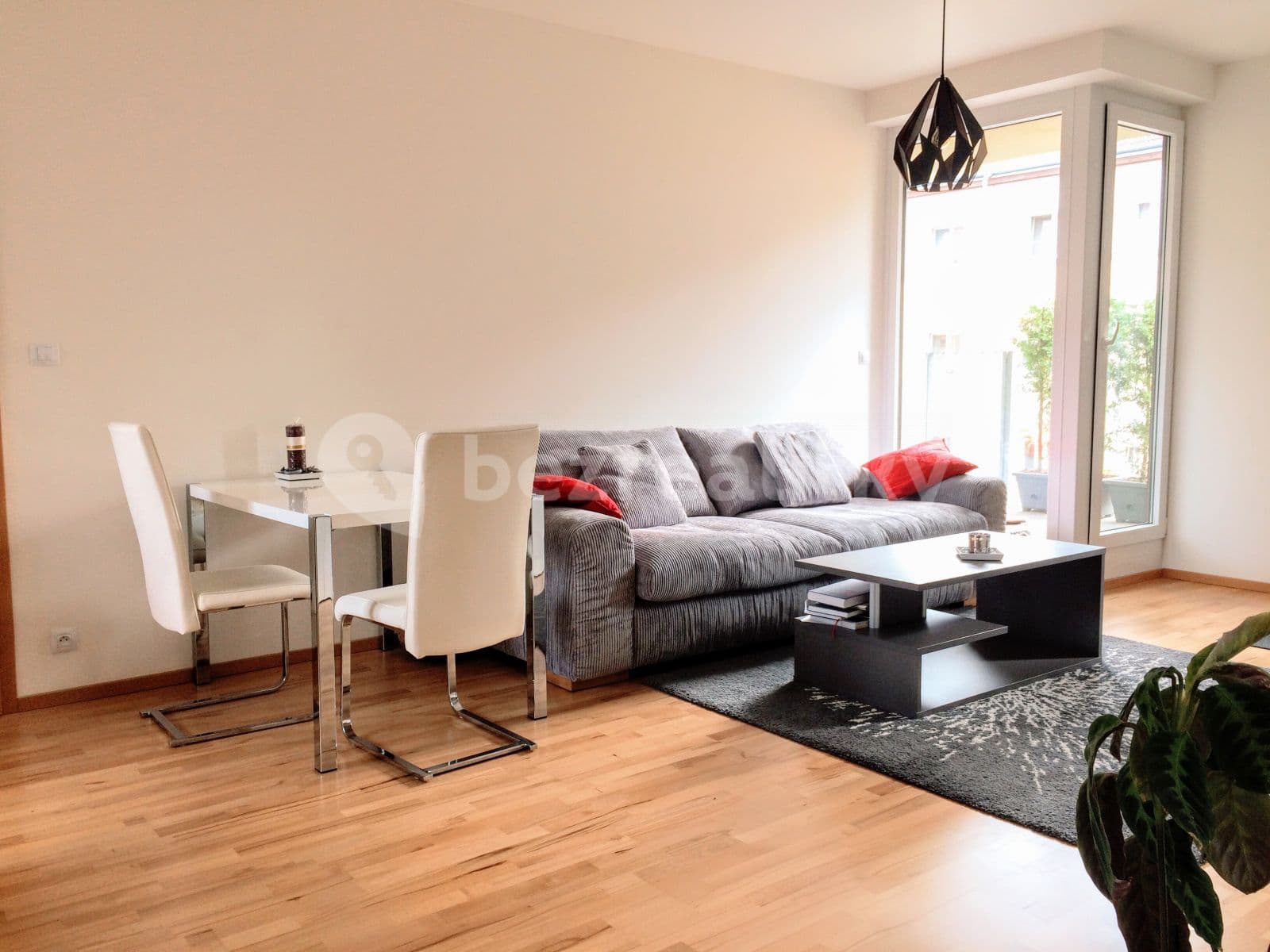 Pronájem bytu 2+kk 73 m², U Roháčových kasáren, Praha, Praha Pronájem bytu 2+kk 73 m², U Roháčových kasáren, Praha, Praha