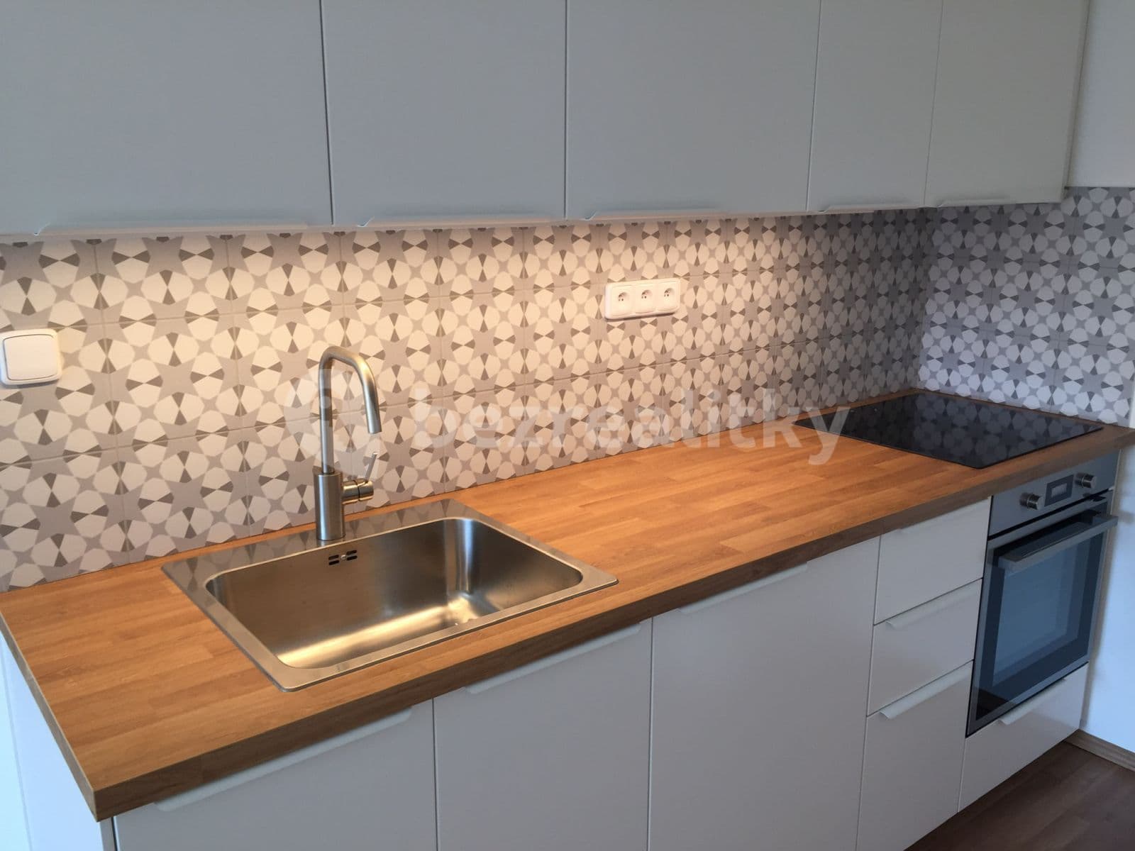 Pronájem bytu 2+kk 45 m², Trávníčkova, Praha, Praha Pronájem bytu 2+kk 45 m², Trávníčkova, Praha, Praha