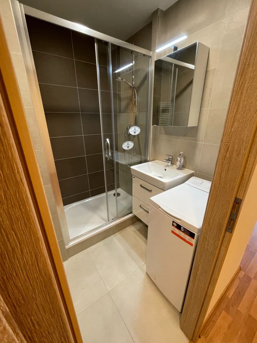 Pronájem bytu 2+kk 45 m², Trávníčkova, Praha, Praha Pronájem bytu 2+kk 45 m², Trávníčkova, Praha, Praha