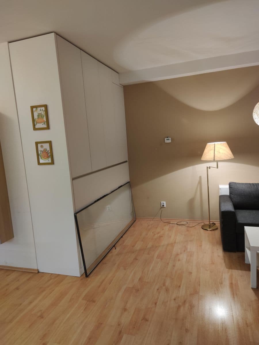 Pronájem bytu 1+kk 38 m², Na Tabulovém vrchu, Olomouc, Olomoucký kraj Pronájem bytu 1+kk 38 m², Na Tabulovém vrchu, Olomouc, Olomoucký kraj