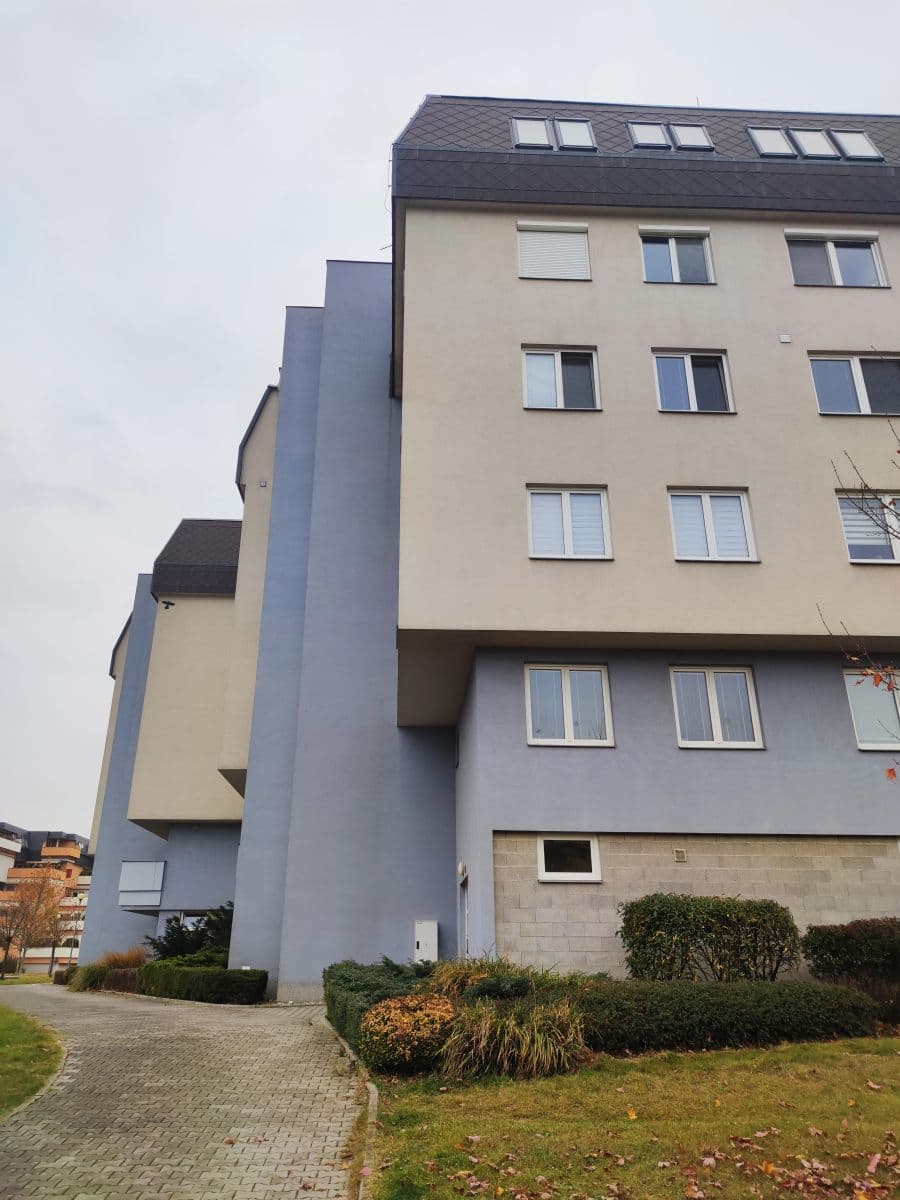 Pronájem bytu 1+kk 38 m², Na Tabulovém vrchu, Olomouc, Olomoucký kraj Pronájem bytu 1+kk 38 m², Na Tabulovém vrchu, Olomouc, Olomoucký kraj