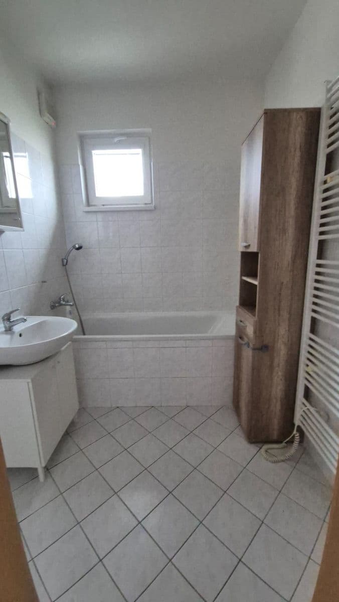 Pronájem bytu 3+kk 72 m², Na Výšině, Vrchlabí, Královéhradecký kraj Pronájem bytu 3+kk 72 m², Na Výšině, Vrchlabí, Královéhradecký kraj