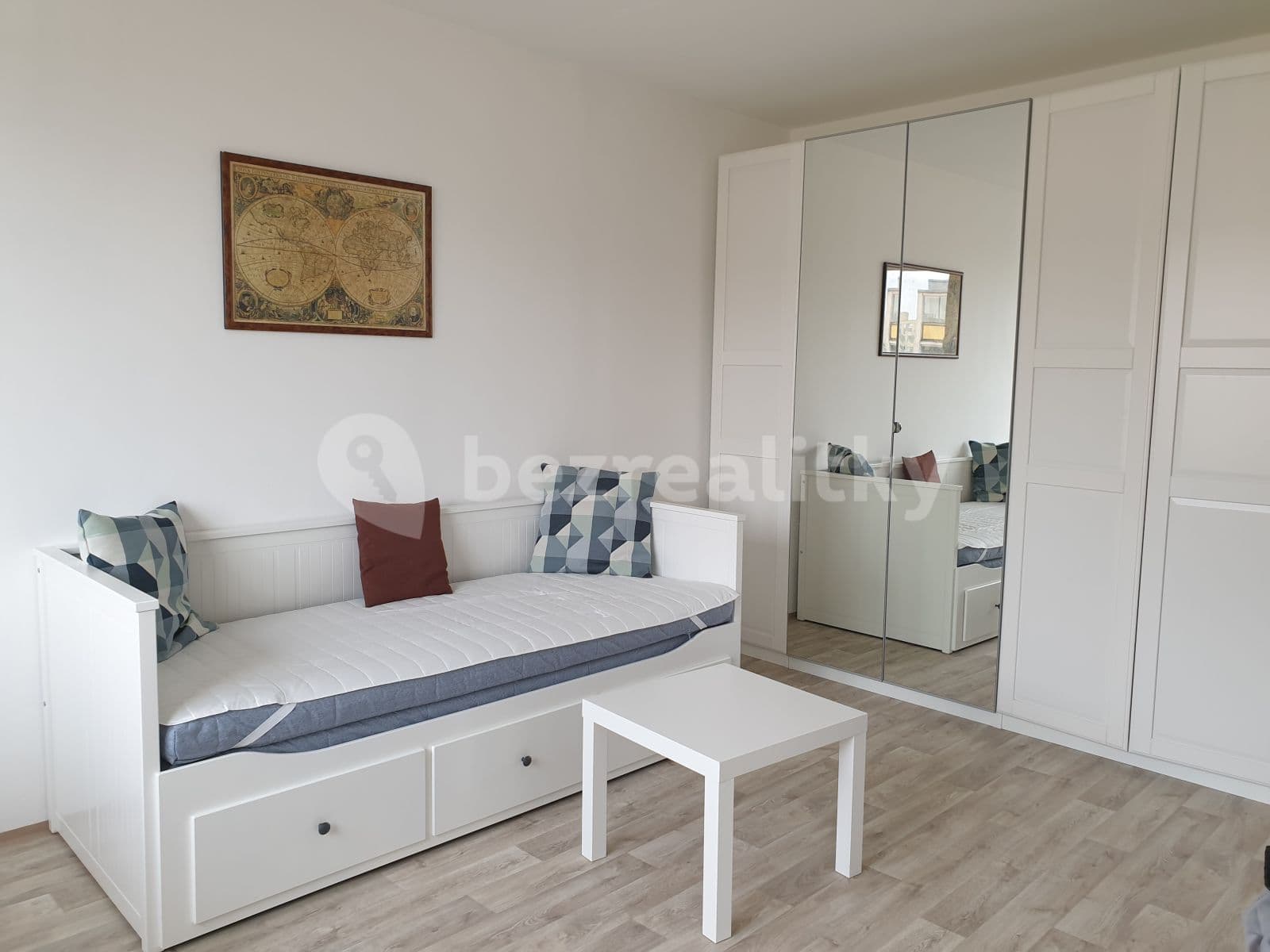 Pronájem bytu 1+kk 30 m², Brodského, Praha, Praha Pronájem bytu 1+kk 30 m², Brodského, Praha, Praha