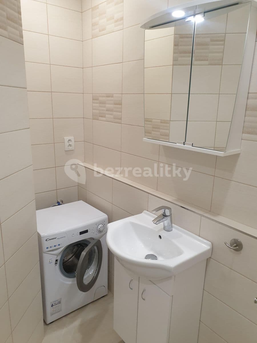 Pronájem bytu 1+kk 30 m², Brodského, Praha, Praha Pronájem bytu 1+kk 30 m², Brodského, Praha, Praha