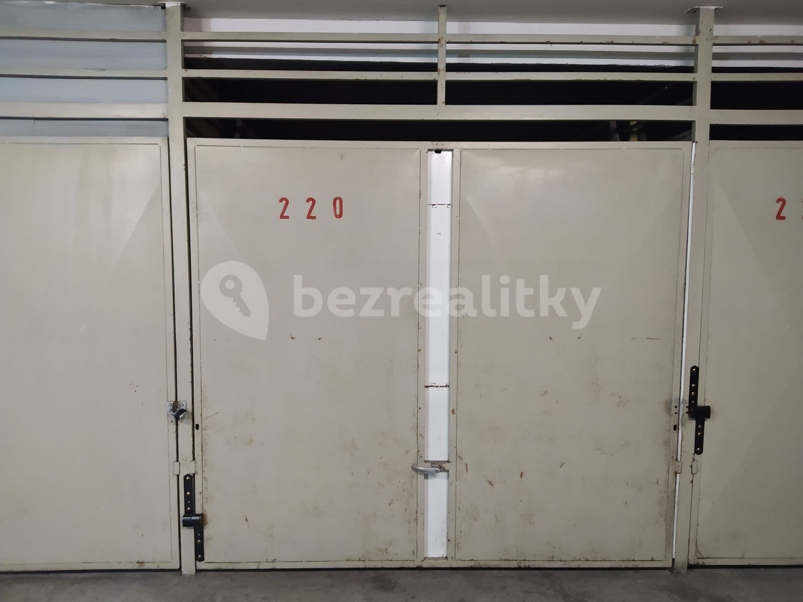 Pronájem garáže 13 m², K Dolům, Praha, Praha Pronájem garáže 13 m², K Dolům, Praha, Praha
