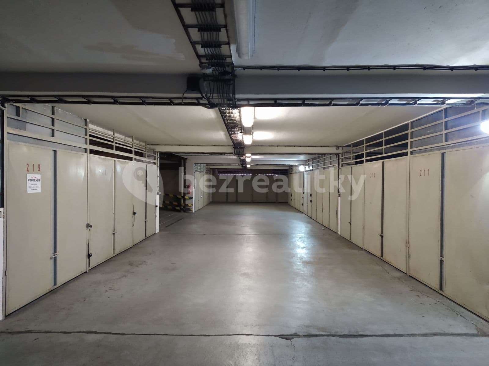 Pronájem garáže 13 m², K Dolům, Praha, Praha Pronájem garáže 13 m², K Dolům, Praha, Praha