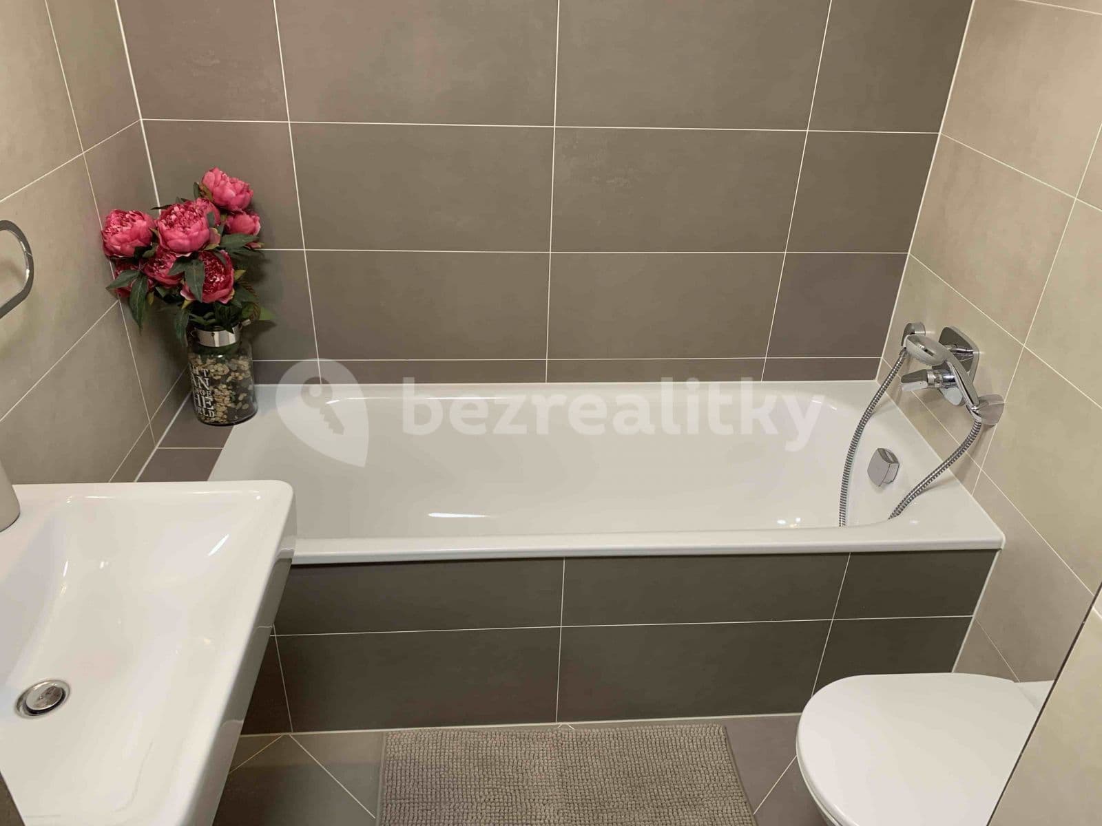 Pronájem bytu 1+kk 34 m², U Pergamenky, Praha, Praha Pronájem bytu 1+kk 34 m², U Pergamenky, Praha, Praha