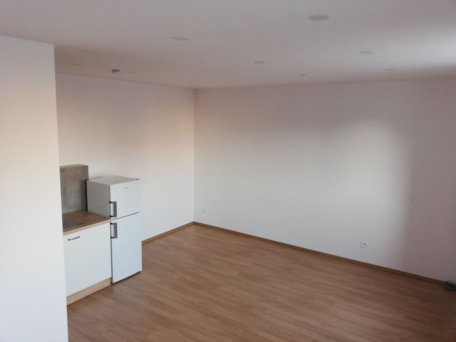 Pronájem bytu 1+kk 32 m², Nerudova, Hradec Králové, Královéhradecký kraj Pronájem bytu 1+kk 32 m², Nerudova, Hradec Králové, Královéhradecký kraj