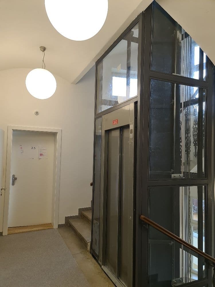 Pronájem bytu 1+kk 30 m², Tusarova, Praha, Praha Pronájem bytu 1+kk 30 m², Tusarova, Praha, Praha