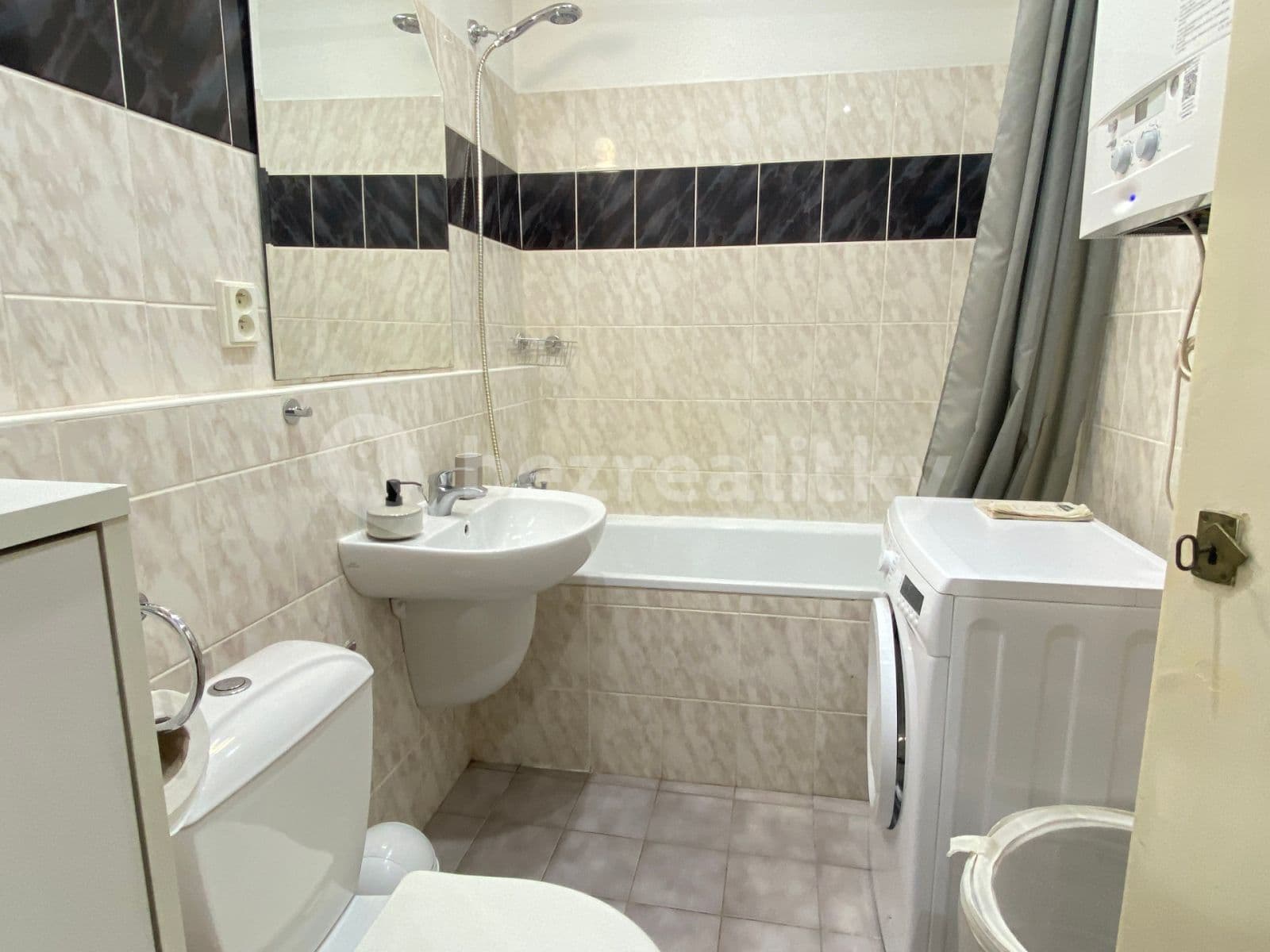 Pronájem bytu 2+kk 47 m², Biskupcova, Praha, Praha Pronájem bytu 2+kk 47 m², Biskupcova, Praha, Praha
