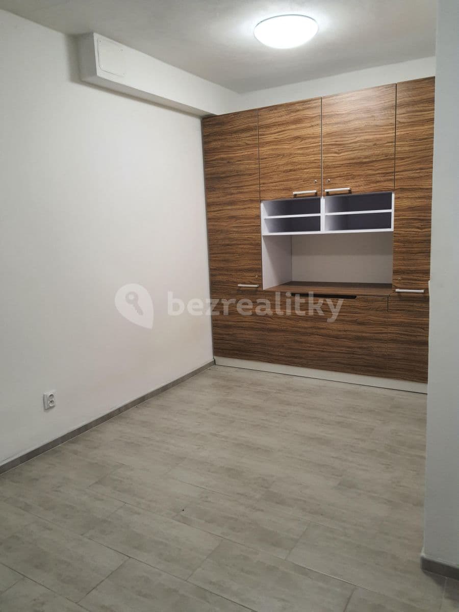 Pronájem bytu 1+kk 24 m², 28. pluku, Praha, Praha Pronájem bytu 1+kk 24 m², 28. pluku, Praha, Praha