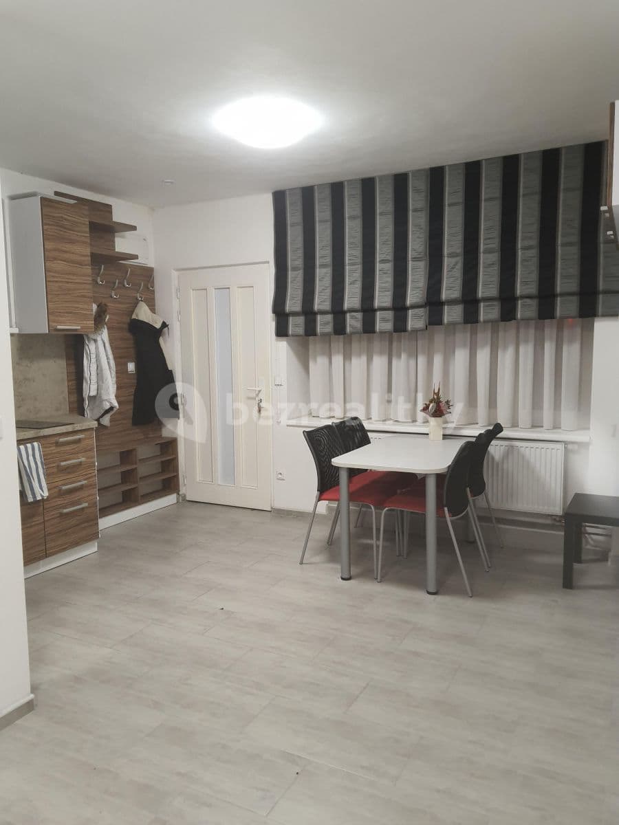 Pronájem bytu 1+kk 24 m², 28. pluku, Praha, Praha Pronájem bytu 1+kk 24 m², 28. pluku, Praha, Praha