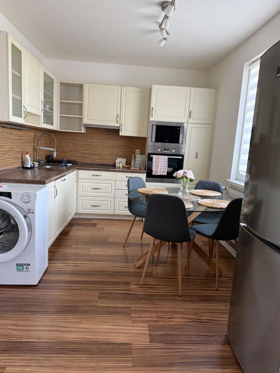 Pronájem bytu 2+1 62 m², Průběžná, Nupaky, Středočeský kraj Pronájem bytu 2+1 62 m², Průběžná, Nupaky, Středočeský kraj
