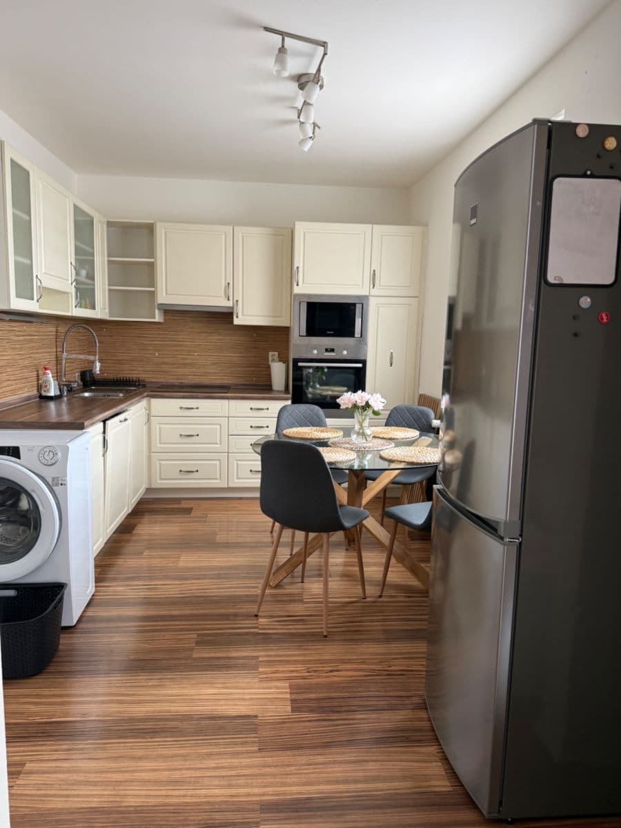 Pronájem bytu 2+1 62 m², Průběžná, Nupaky, Středočeský kraj Pronájem bytu 2+1 62 m², Průběžná, Nupaky, Středočeský kraj