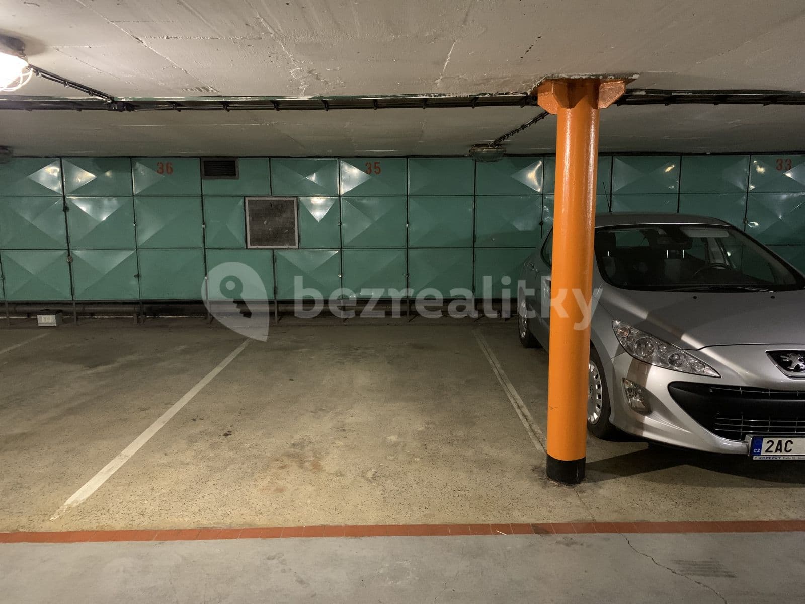 Pronájem garáže 15 m², Na Hroudě, Praha, Praha Pronájem garáže 15 m², Na Hroudě, Praha, Praha
