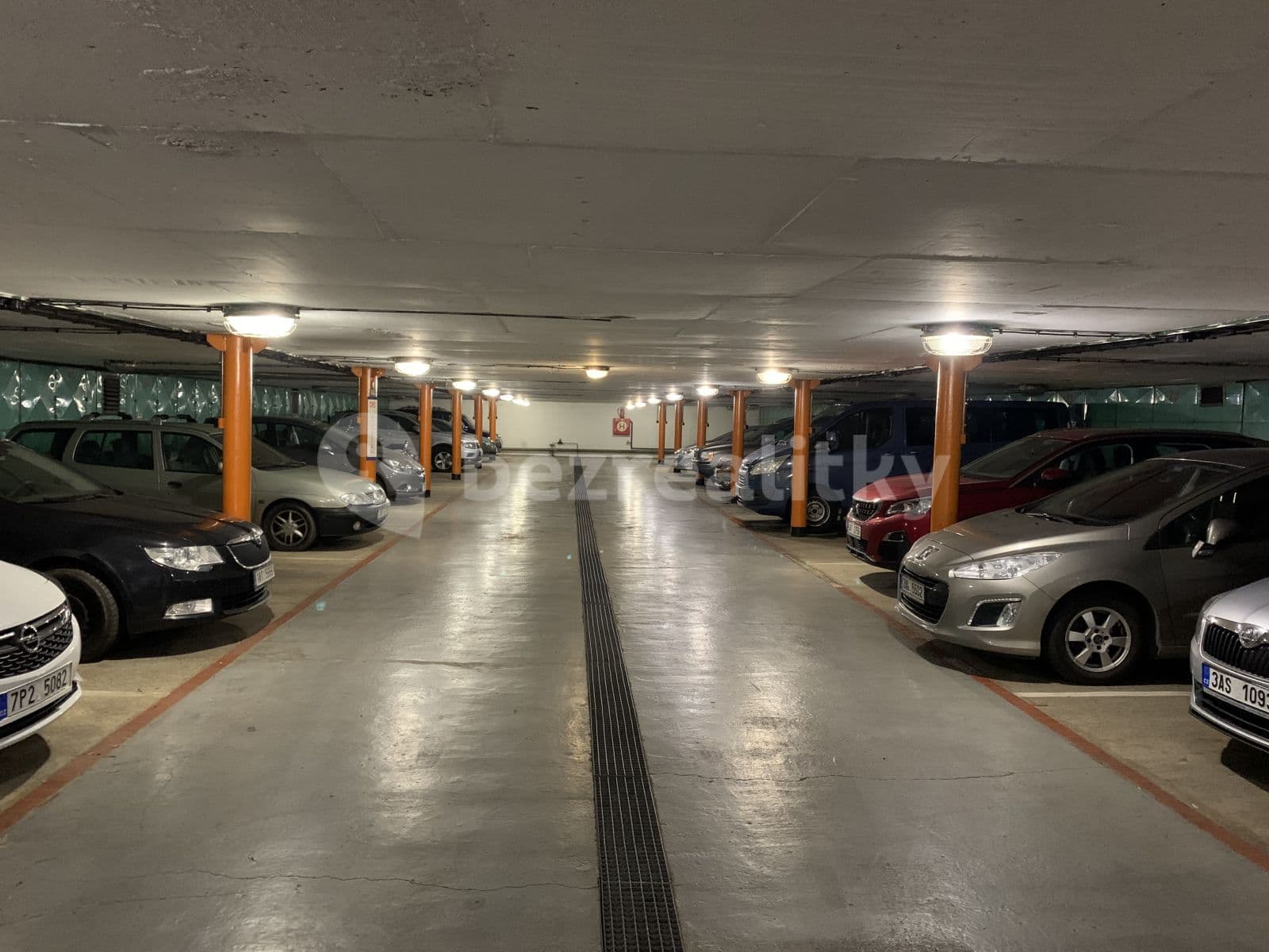 Pronájem garáže 15 m², Na Hroudě, Praha, Praha Pronájem garáže 15 m², Na Hroudě, Praha, Praha