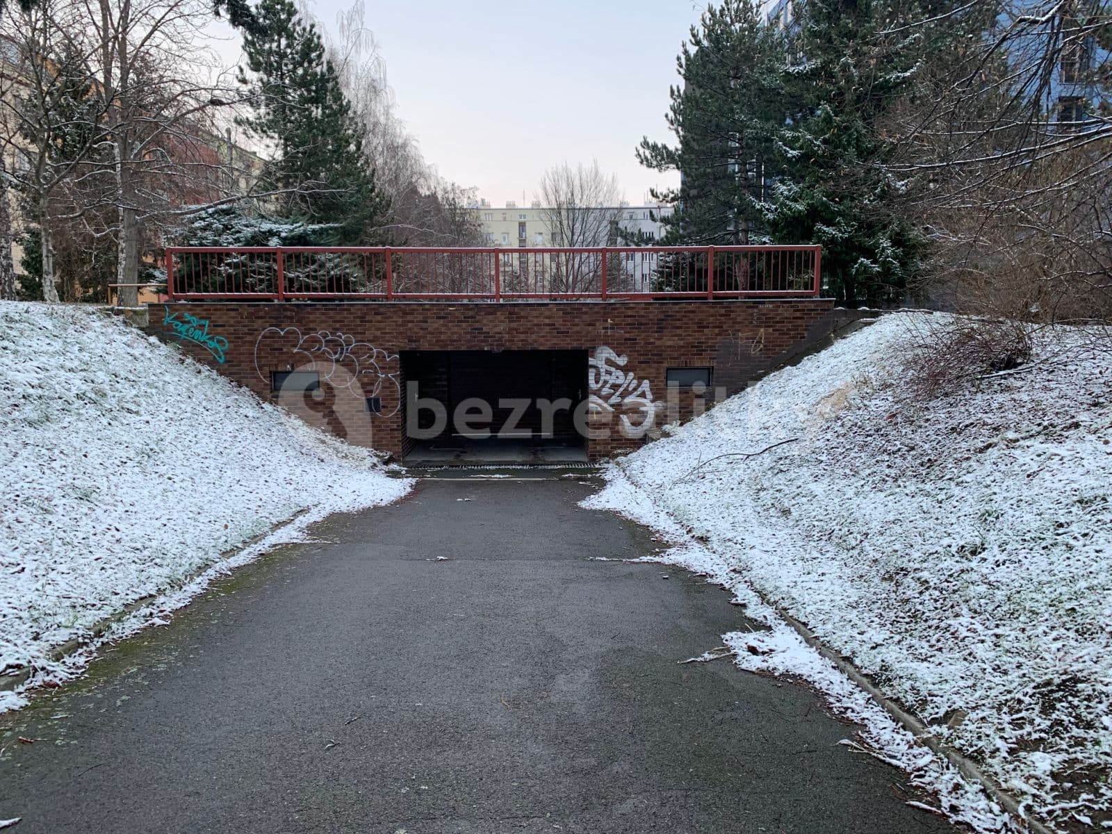 Pronájem garáže 15 m², Na Hroudě, Praha, Praha Pronájem garáže 15 m², Na Hroudě, Praha, Praha