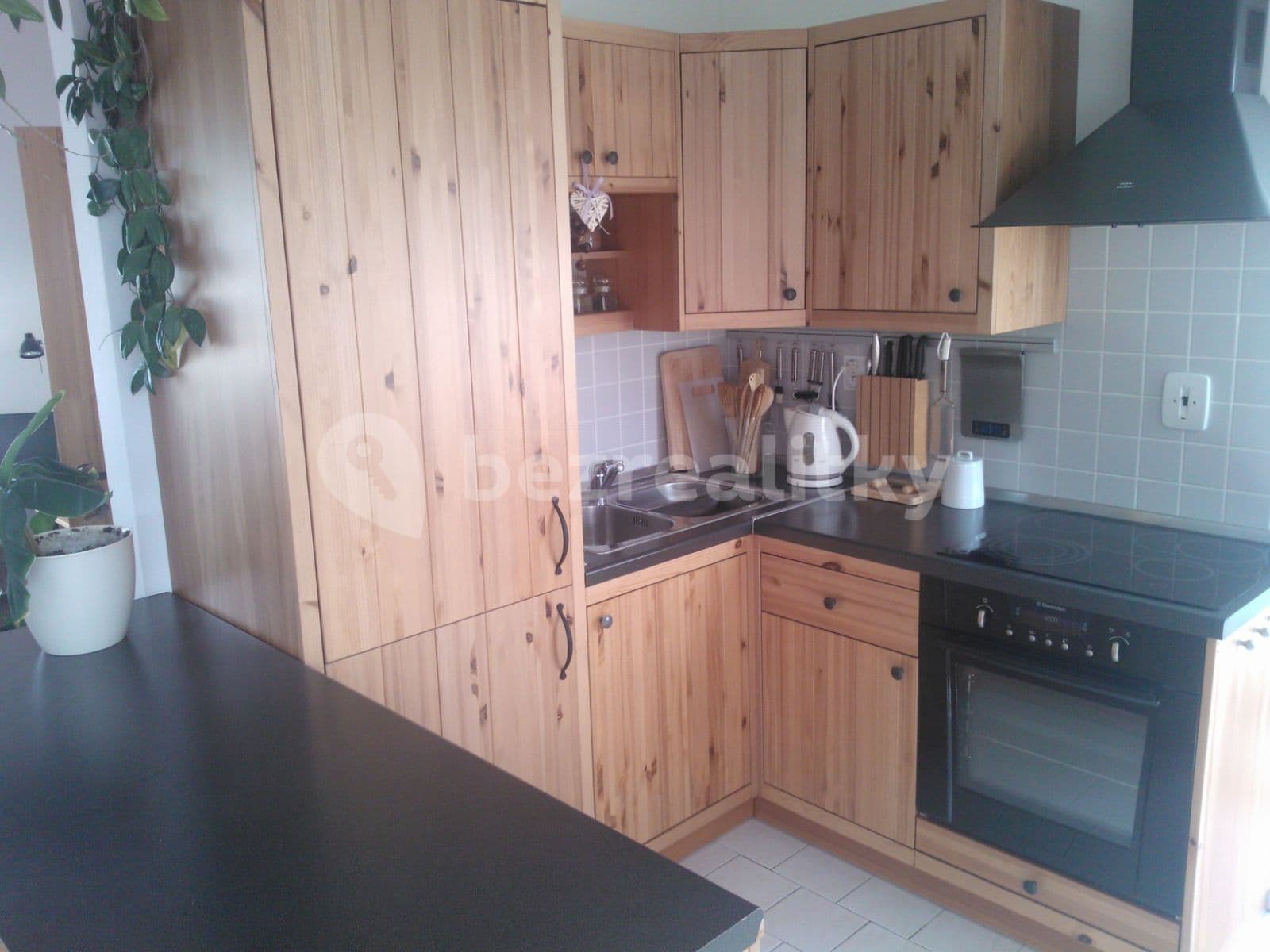 Pronájem bytu 1+kk 51 m², Suchdolské náměstí, Praha, Praha Pronájem bytu 1+kk 51 m², Suchdolské náměstí, Praha, Praha