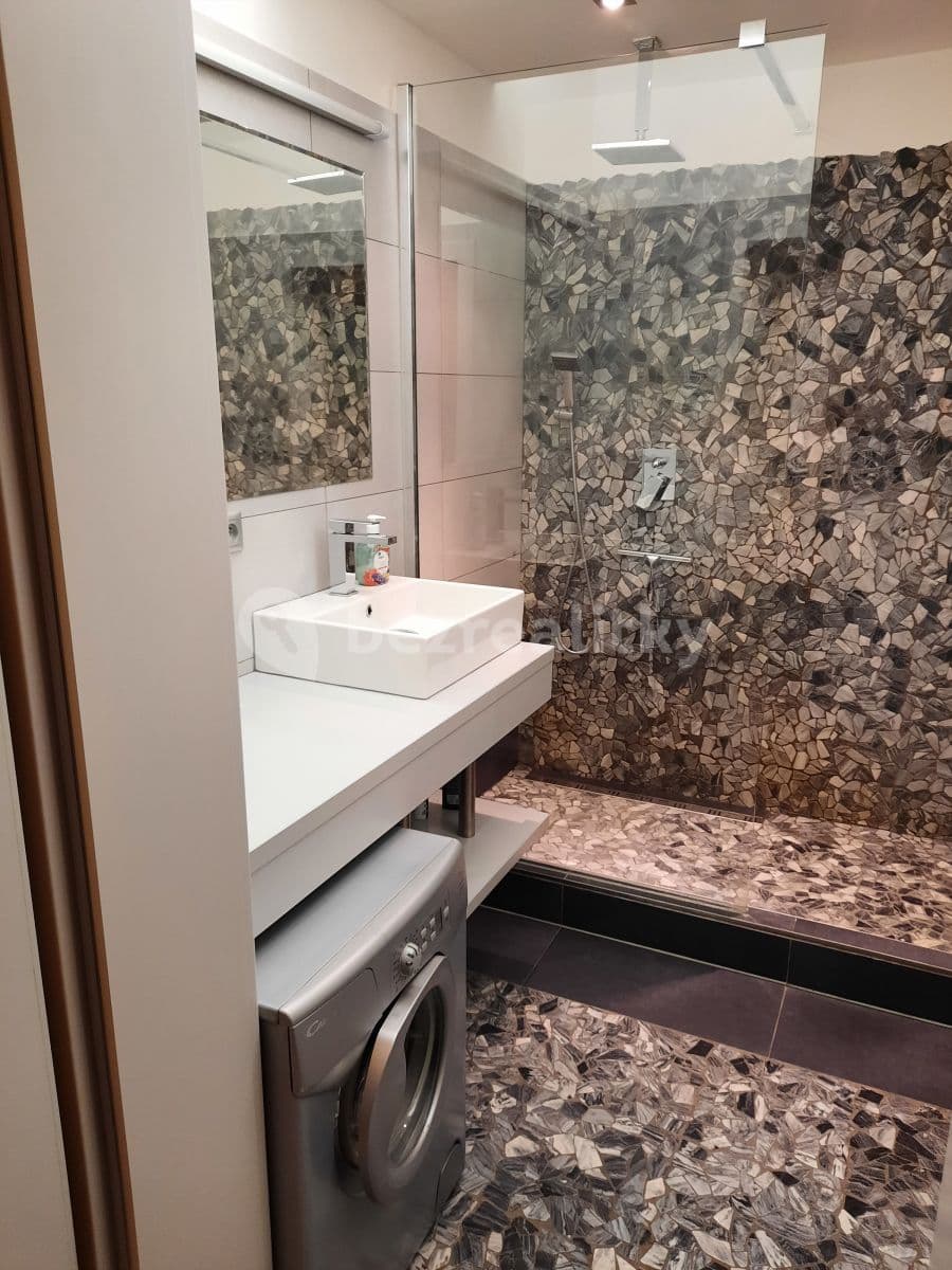 Pronájem bytu 1+kk 30 m², Högrova, Brno, Jihomoravský kraj Pronájem bytu 1+kk 30 m², Högrova, Brno, Jihomoravský kraj