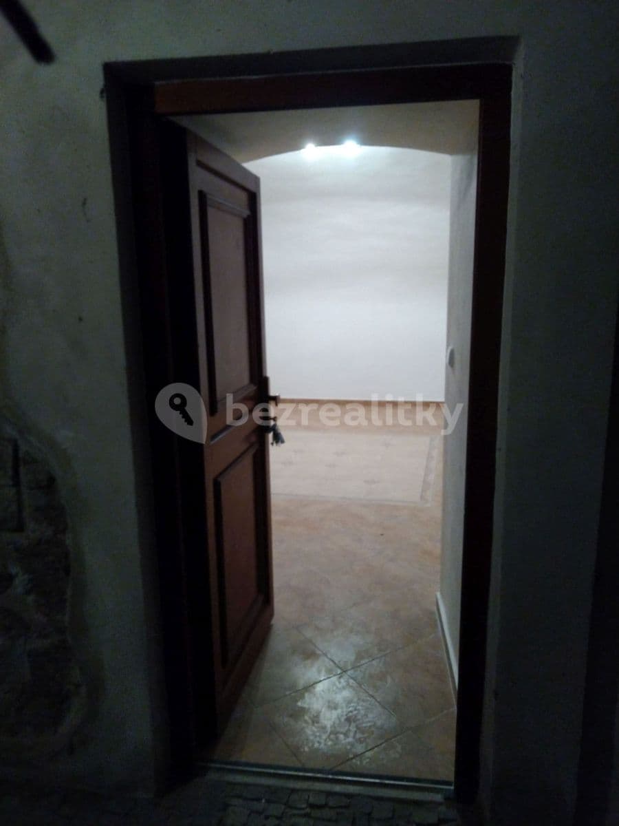 Pronájem nebytového prostoru 30 m², Kynského, Slaný, Středočeský kraj Pronájem nebytového prostoru 30 m², Kynského, Slaný, Středočeský kraj