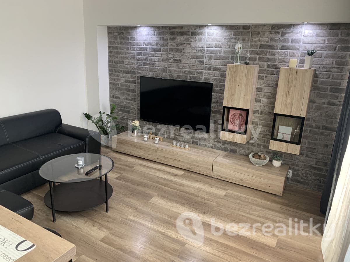 Pronájem bytu 2+kk 54 m², Spojovací, Čelákovice, Středočeský kraj Pronájem bytu 2+kk 54 m², Spojovací, Čelákovice, Středočeský kraj