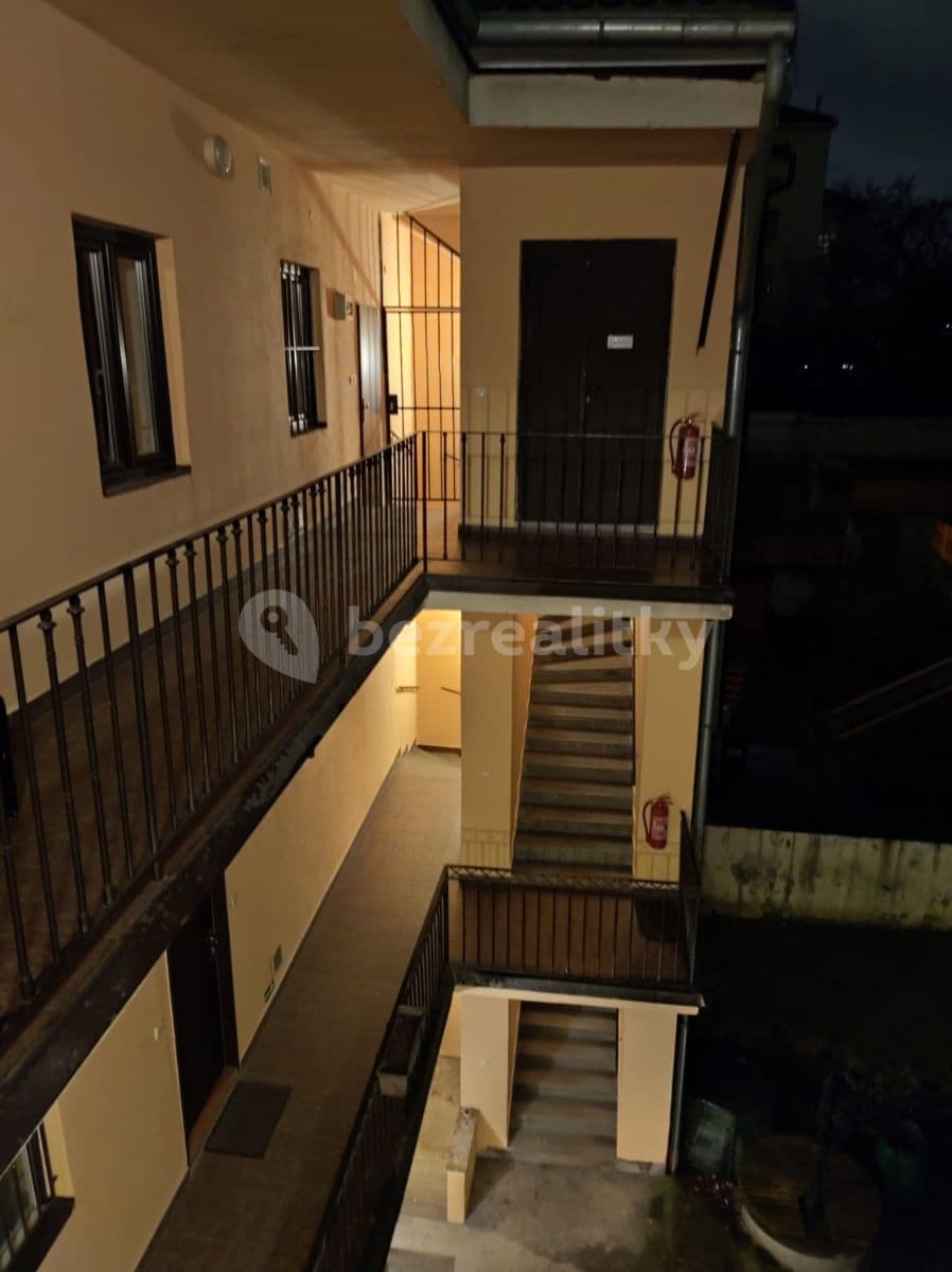 Pronájem bytu 1+1 33 m², Pod Vítkovem, Praha, Praha Pronájem bytu 1+1 33 m², Pod Vítkovem, Praha, Praha