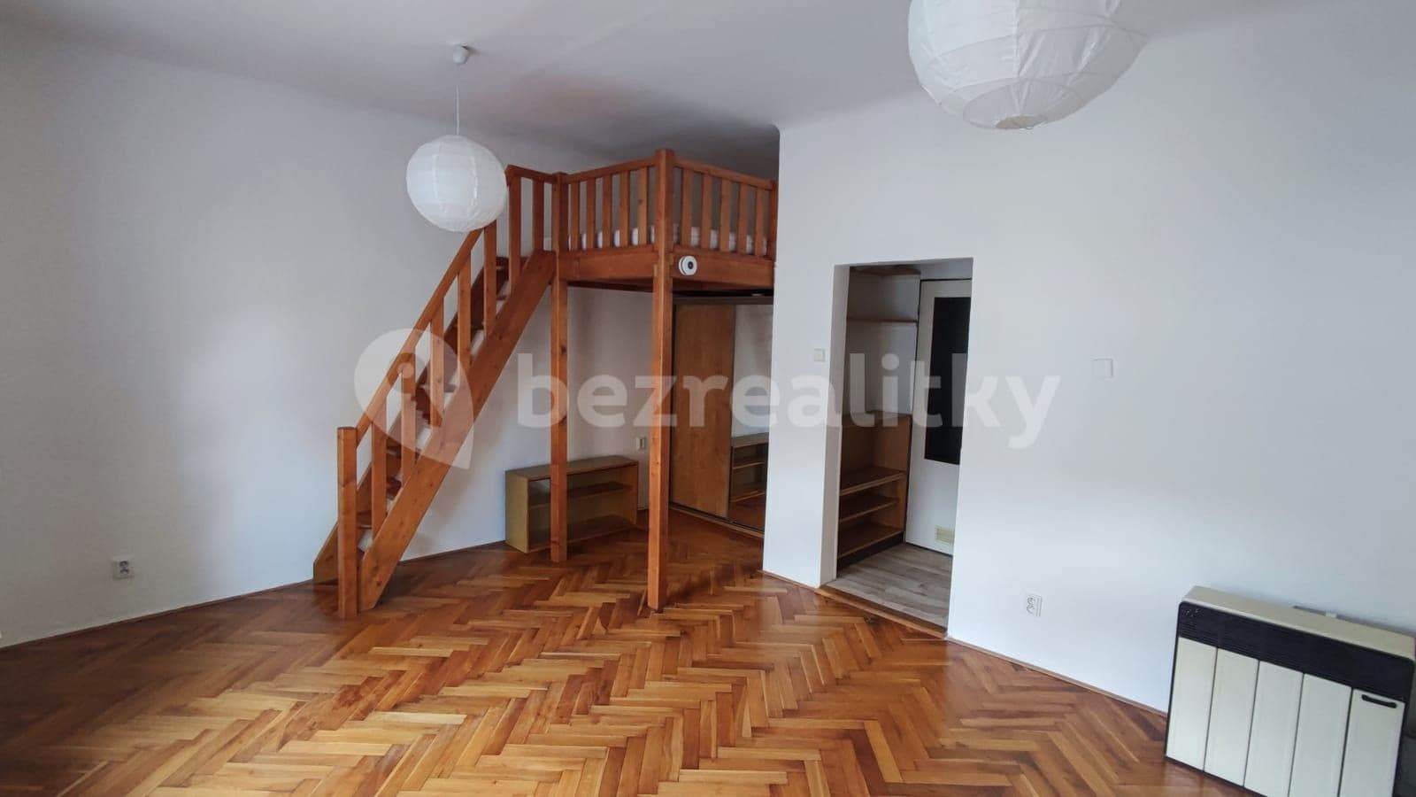Pronájem bytu 1+1 33 m², Pod Vítkovem, Praha, Praha Pronájem bytu 1+1 33 m², Pod Vítkovem, Praha, Praha