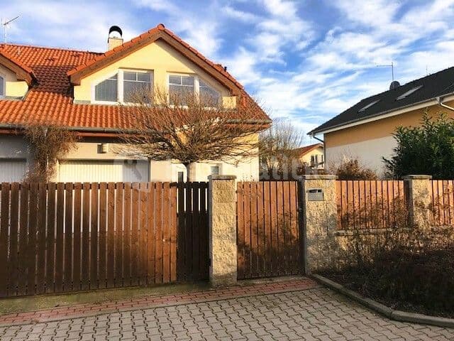 Pronájem domu 124 m², pozemek 330 m², Sněženková, Brandýs nad Labem-Stará Boleslav, Středočeský kraj Pronájem domu 124 m², pozemek 330 m², Sněženková, Brandýs nad Labem-Stará Boleslav, Středočeský kraj